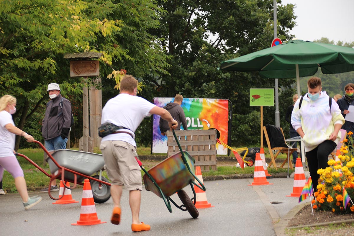 Schiebkarrenrennen beim Marli Hoffest